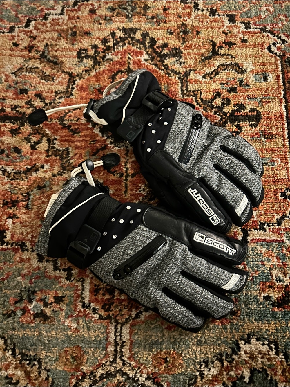 Scott Women’s Gray & Black Winter ❄️🏂Gloves SMALL